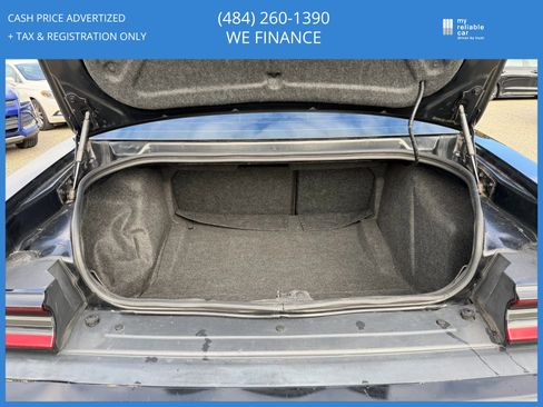 Used 2015 Dodge Challenger SXT image 12