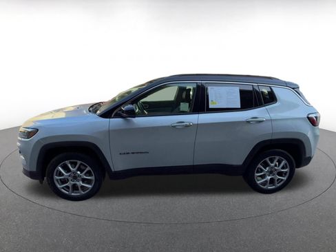 Used 2025 Jeep Compass Limited AWD/4WD image 9