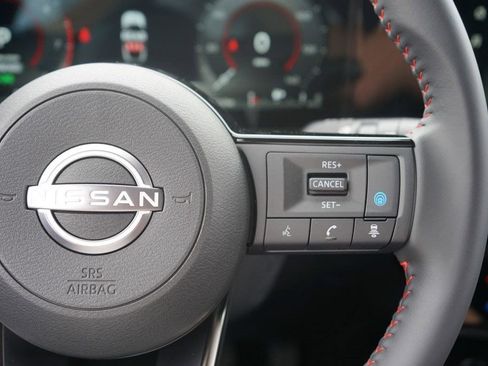 Used 2025 Nissan Kicks SR AWD/4WD image 13