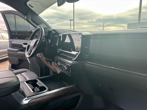 Used 2024 GMC Sierra 2500 SLT w/ SLT Premium Package image 16