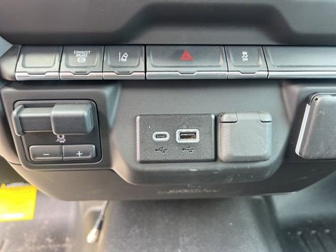 Used 2025 GMC Sierra 3500 Pro w/ Convenience Package AWD/4WD image 30