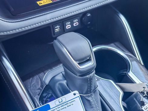 New 2026 Toyota Highlander Platinum image 25