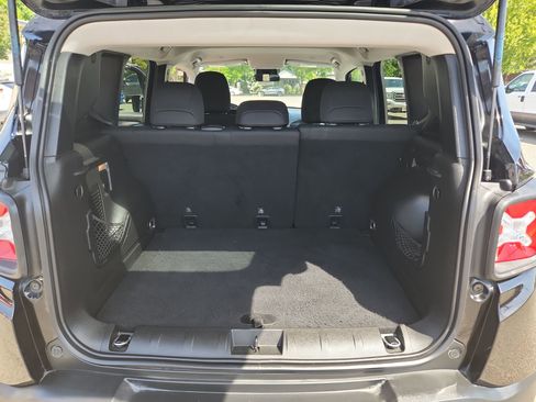 Certified 2018 Jeep Renegade Latitude AWD/4WD image 19