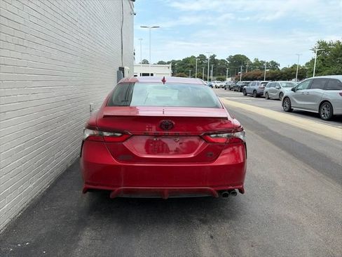 Used 2022 Toyota Camry SE FWD image 3
