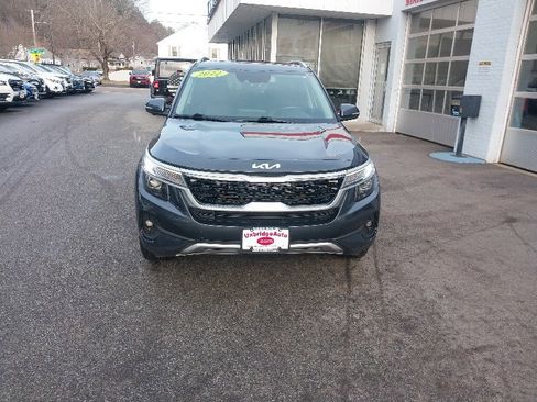 Used 2022 Kia Seltos EX image 3