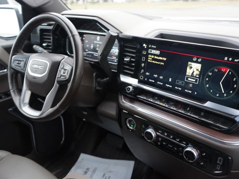 Used 2024 GMC Sierra 1500 SLT w/ X31 Off-Road Package image 26