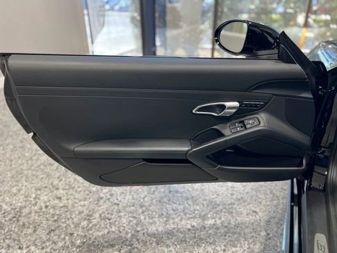 Used 2019 Porsche 718 Boxster S image 17