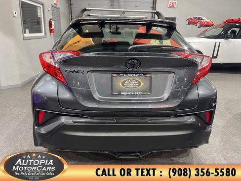 Used 2022 Toyota C-HR XLE FWD image 5