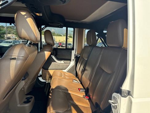 Used 2013 Jeep Wrangler Unlimited Sahara w/ Connectivity Group AWD/4WD image 22