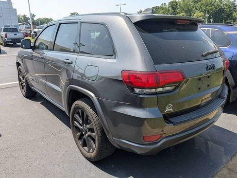 Used 2017 Jeep Grand Cherokee Altitude RWD image 4