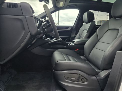 Certified 2025 Porsche Cayenne AWD/4WD image 11