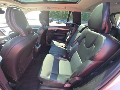 Used 2022 Volvo XC90 T5 Momentum AWD/4WD image 4