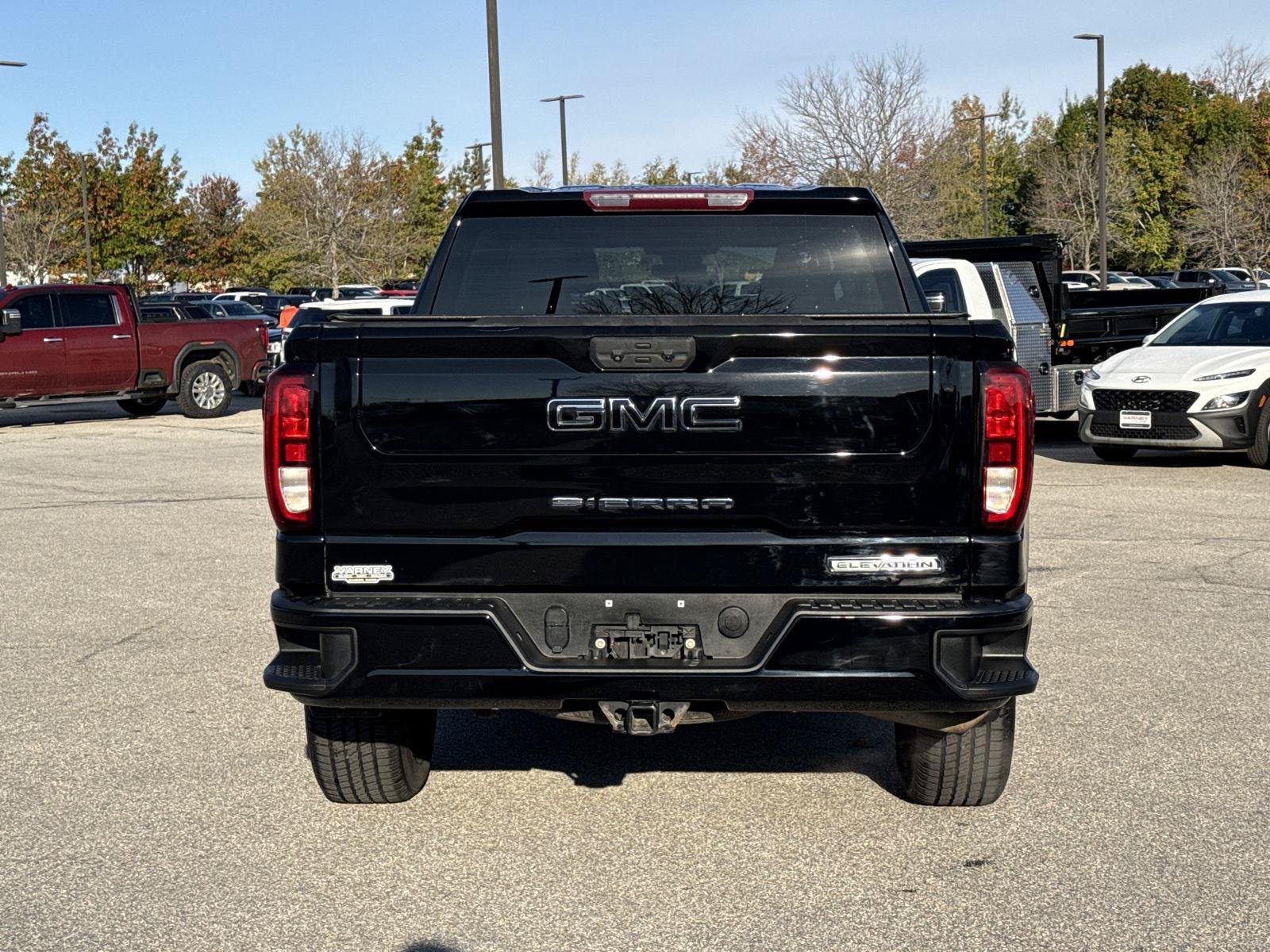 Used 2022 GMC Sierra 1500 Elevation w/ LPO, Elevation Black Package AWD/4WD image 9