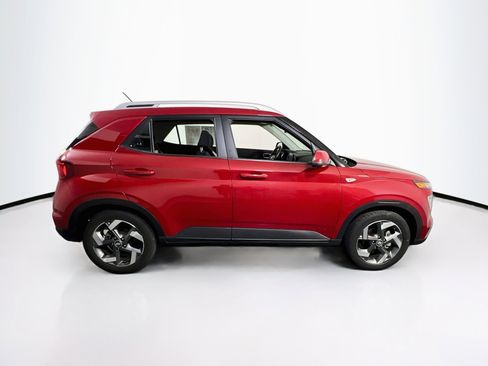 Used 2023 Hyundai Venue SEL FWD image 4