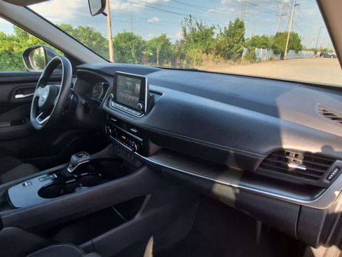 Used 2024 Nissan Rogue SV FWD image 29