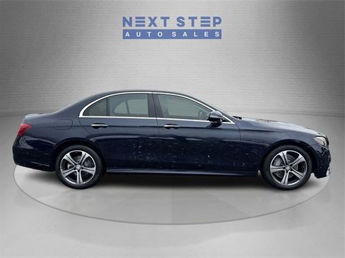 Used 2017 Mercedes-Benz E 300 4MATIC image 9