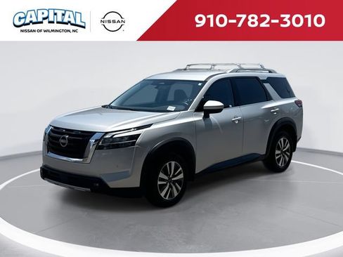 Used 2023 Nissan Pathfinder SL FWD image 1