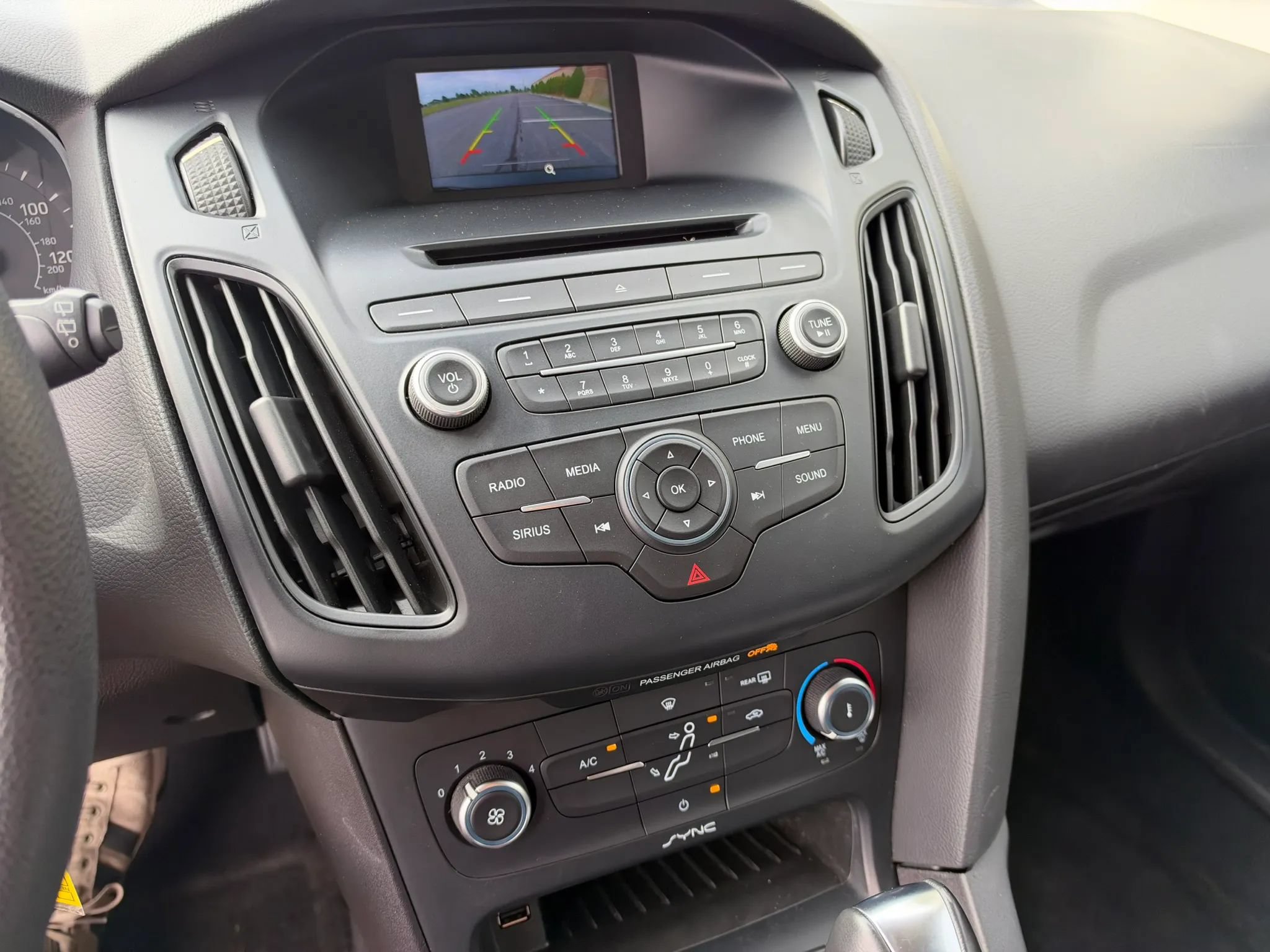 Used 2016 Ford Focus SE FWD image 11