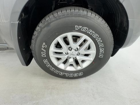 Used 2014 Nissan Frontier SV w/ SV Value Truck Package AWD/4WD image 9