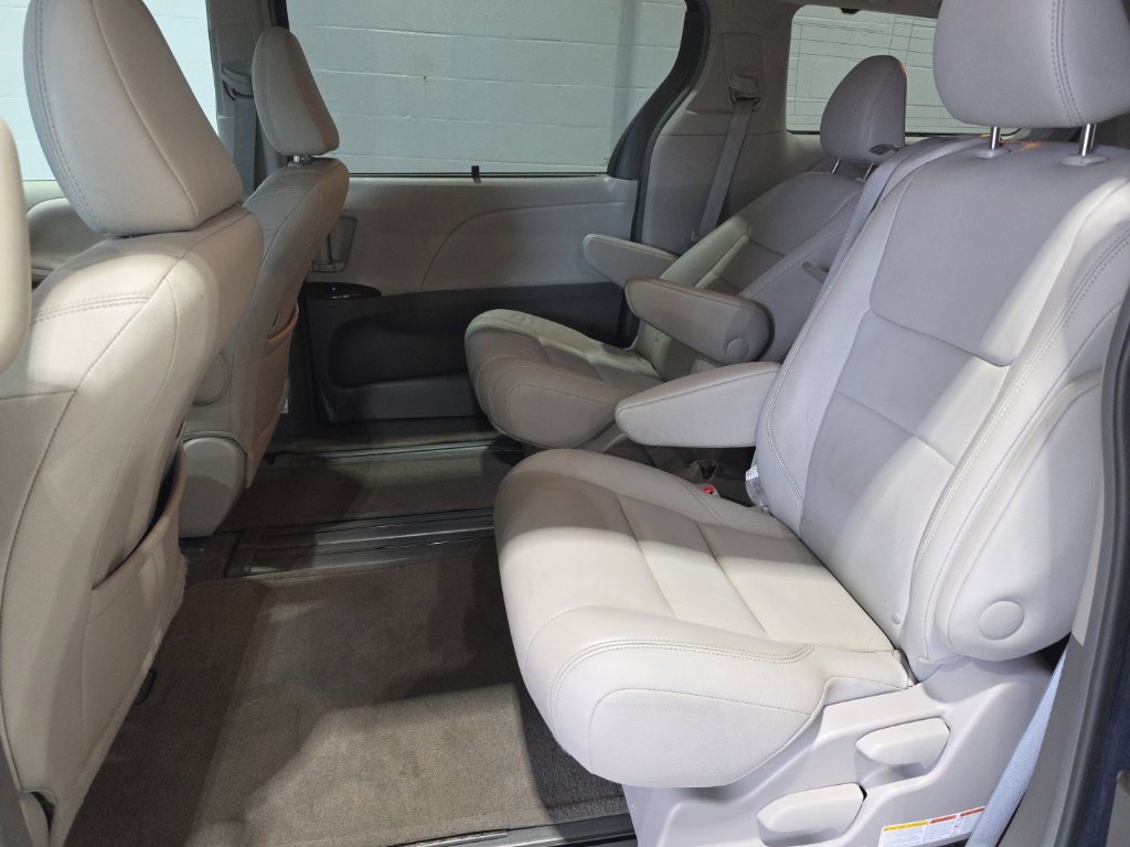 Used 2017 Toyota Sienna XLE FWD image 13