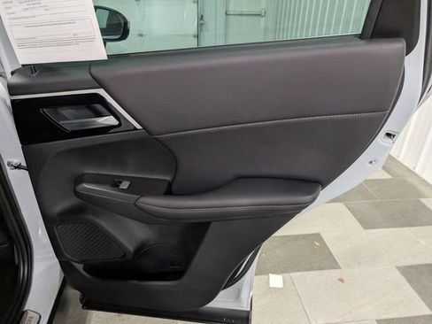 Used 2023 Mitsubishi Outlander 4WD Plug-In Hybrid image 26