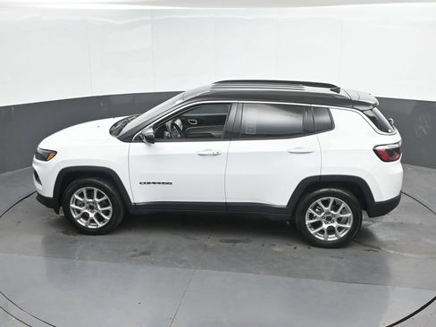 Used 2025 Jeep Compass Limited AWD/4WD image 36