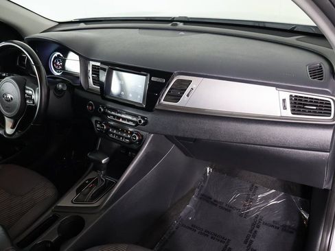 Used 2018 Kia Niro LX image 9