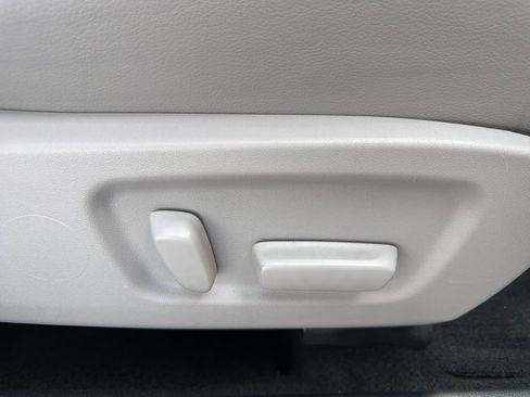 Used 2017 Toyota Highlander XLE FWD image 42