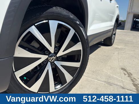 Used 2023 Volkswagen Taos SE FWD image 6
