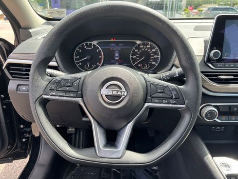 Used 2025 Nissan Altima 2.5 SV image 28