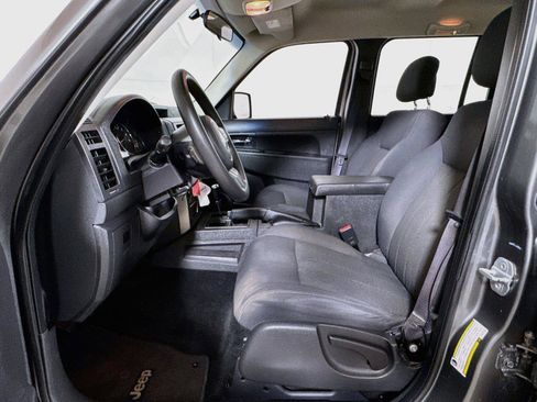 Used 2012 Jeep Liberty Sport RWD image 16