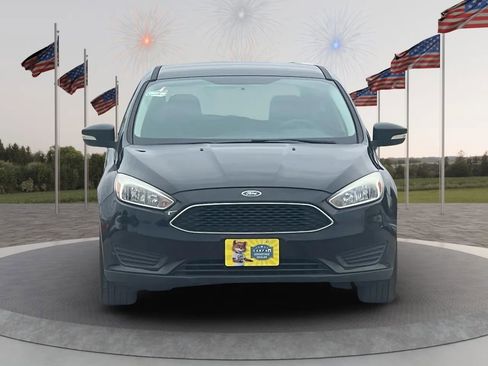 Used 2016 Ford Focus SE image 2