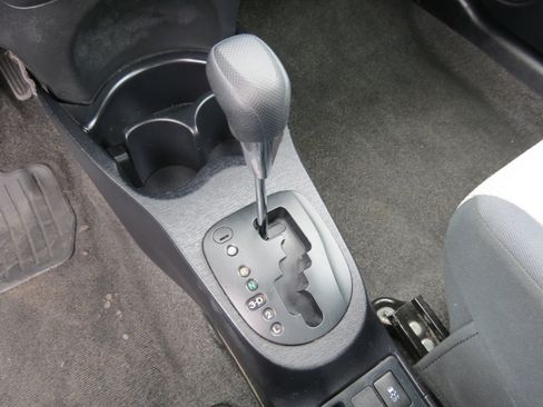 Used 2014 Toyota Yaris L image 18