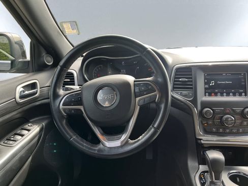 Used 2021 Jeep Grand Cherokee Laredo image 18