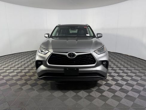 Used 2026 Toyota Highlander XLE AWD/4WD image 4