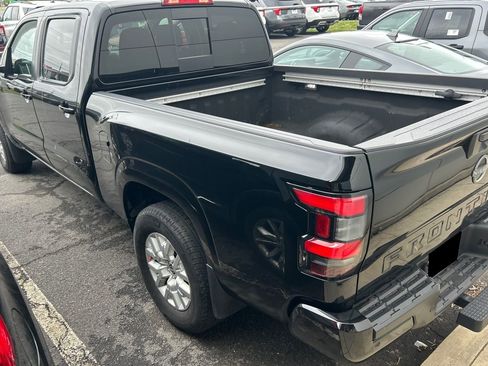 Used 2024 Nissan Frontier SV w/ Technology Package AWD/4WD image 3