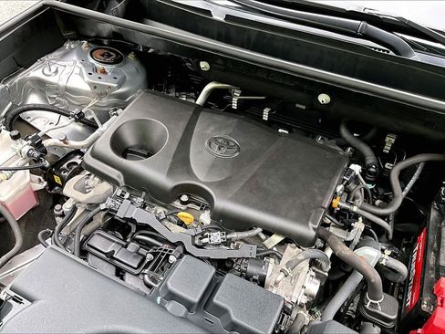 Certified 2022 Toyota RAV4 LE AWD/4WD image 32