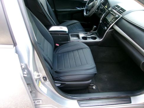 Used 2015 Toyota Camry SE FWD image 4