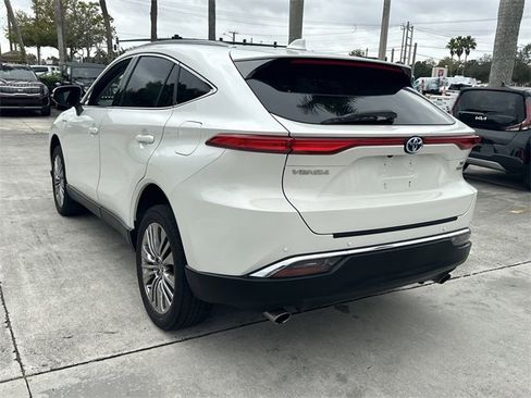 Used 2021 Toyota Venza XLE w/ Softex Package image 8