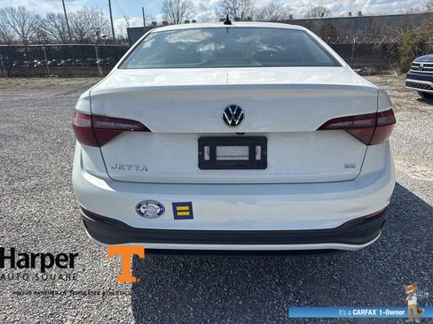 Used 2023 Volkswagen Jetta SE w/ Panoramic Sunroof Package image 4