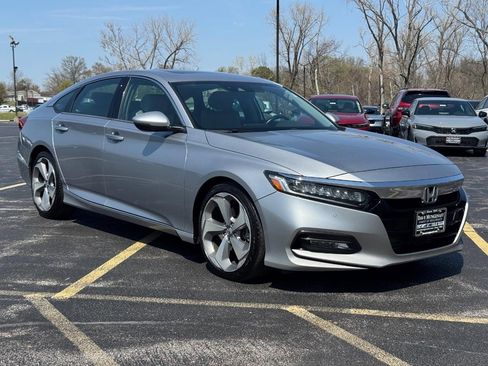 Used 2019 Honda Accord Touring image 2