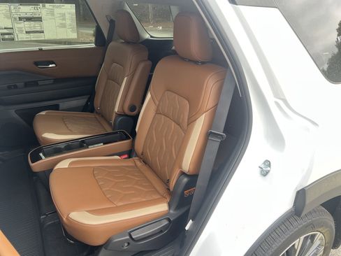 New 2026 Nissan Pathfinder Platinum FWD image 19