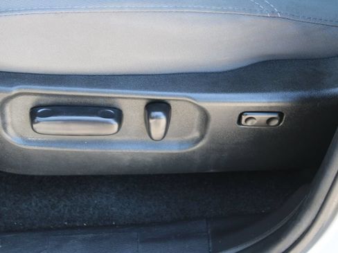 Used 2022 Toyota Tacoma SR5 RWD image 14