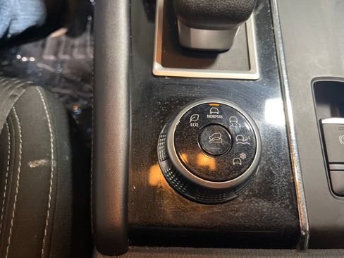 Used 2024 Mitsubishi Outlander ES FWD image 26
