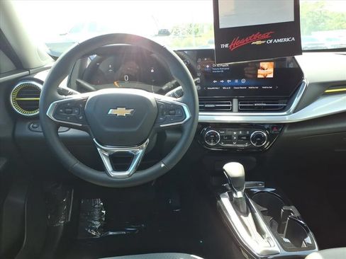 New 2026 Chevrolet Trax LT w/ Driver Confidence Package FWD image 13