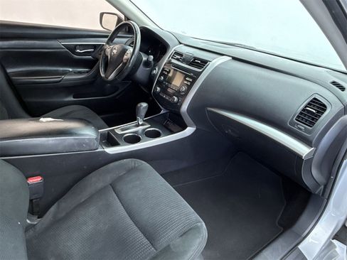Used 2015 Nissan Altima 2.5 SV image 16