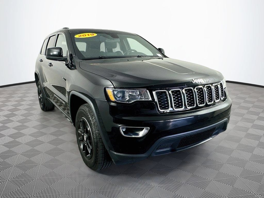 Used 2019 Jeep Grand Cherokee Laredo w/ Security & Convenience Group AWD/4WD image 3