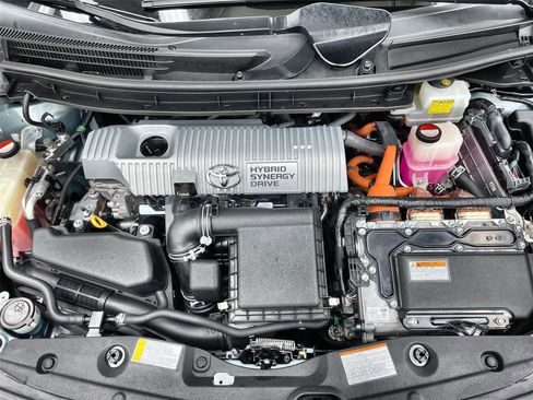 Used 2015 Toyota Prius Three w/ Solar Roof Package image 11