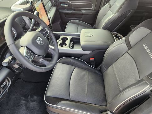 New 2025 RAM 2500 Laramie AWD/4WD image 13