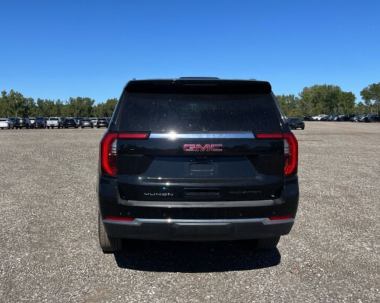 Used 2026 GMC Yukon Elevation w/ Elevation Premium Package AWD/4WD image 3
